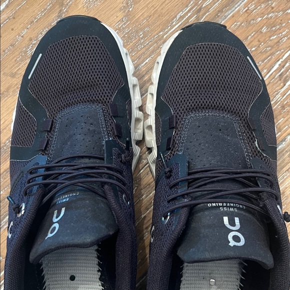 On Cloud Women’s Black and White Sneakers - Picture 4 of 9